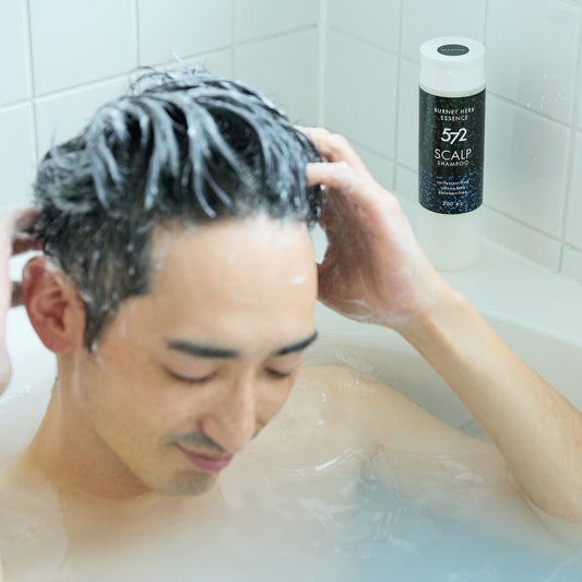 男性諸君、まだ髪を手で洗っているのかい?