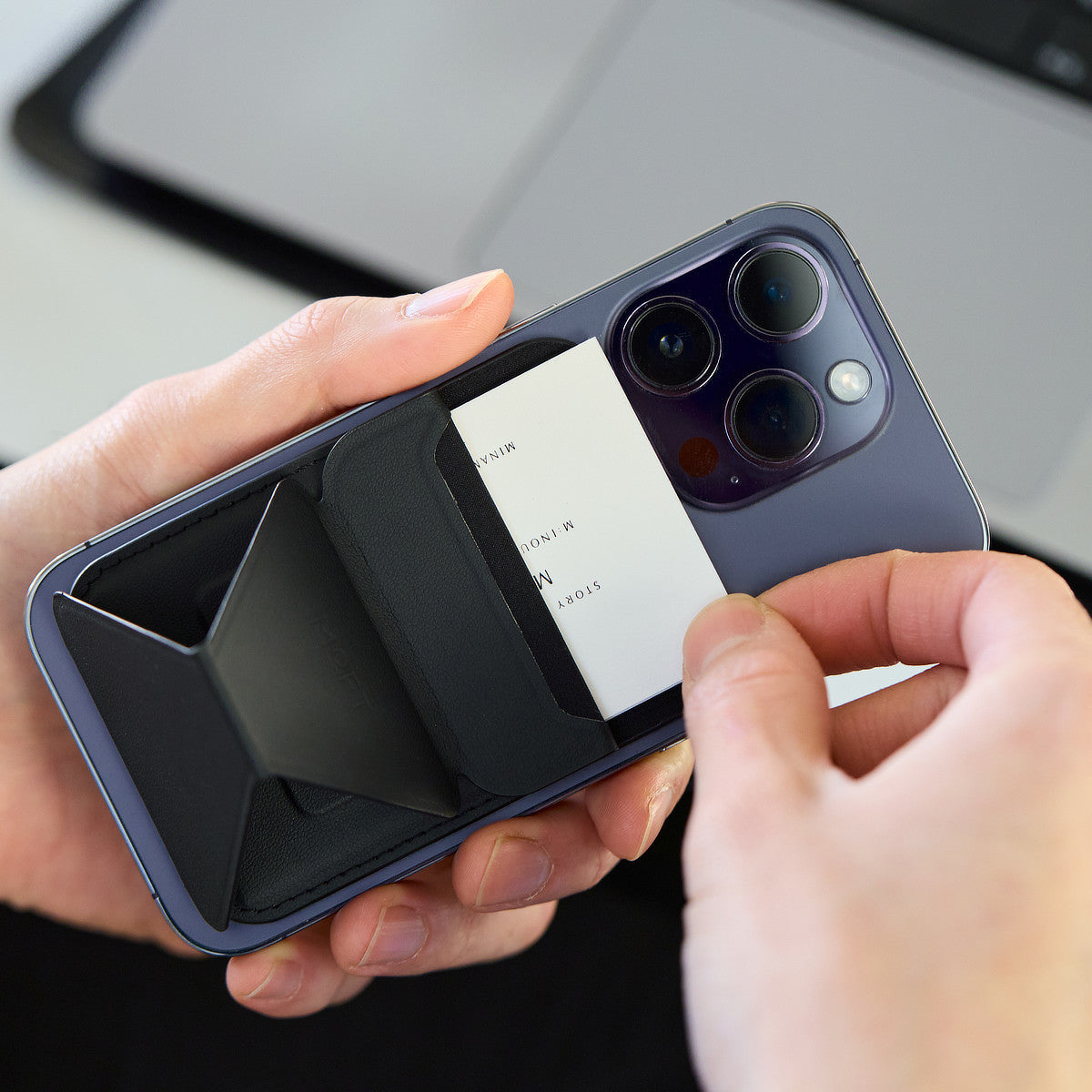 バッテリーパック＋超薄型スマホスタンドの「Snapスタンドパワーセット