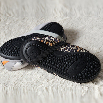 柔らかなつくりで、コンパクトに折りたためるのも『KOZIKICKS』のいいところ。｜ボアであったか、丸洗いOKの「携帯シューズ」｜KOZIKICKS