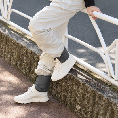「アンクルウォーマー」があれば、足元が瞬時にポカポカ。締めつけ感がまったくないので、睡眠時もおすすめです。｜軽い・かさばらない・洗える、「三首ダウンウォーマー」3点セット｜LinkDown