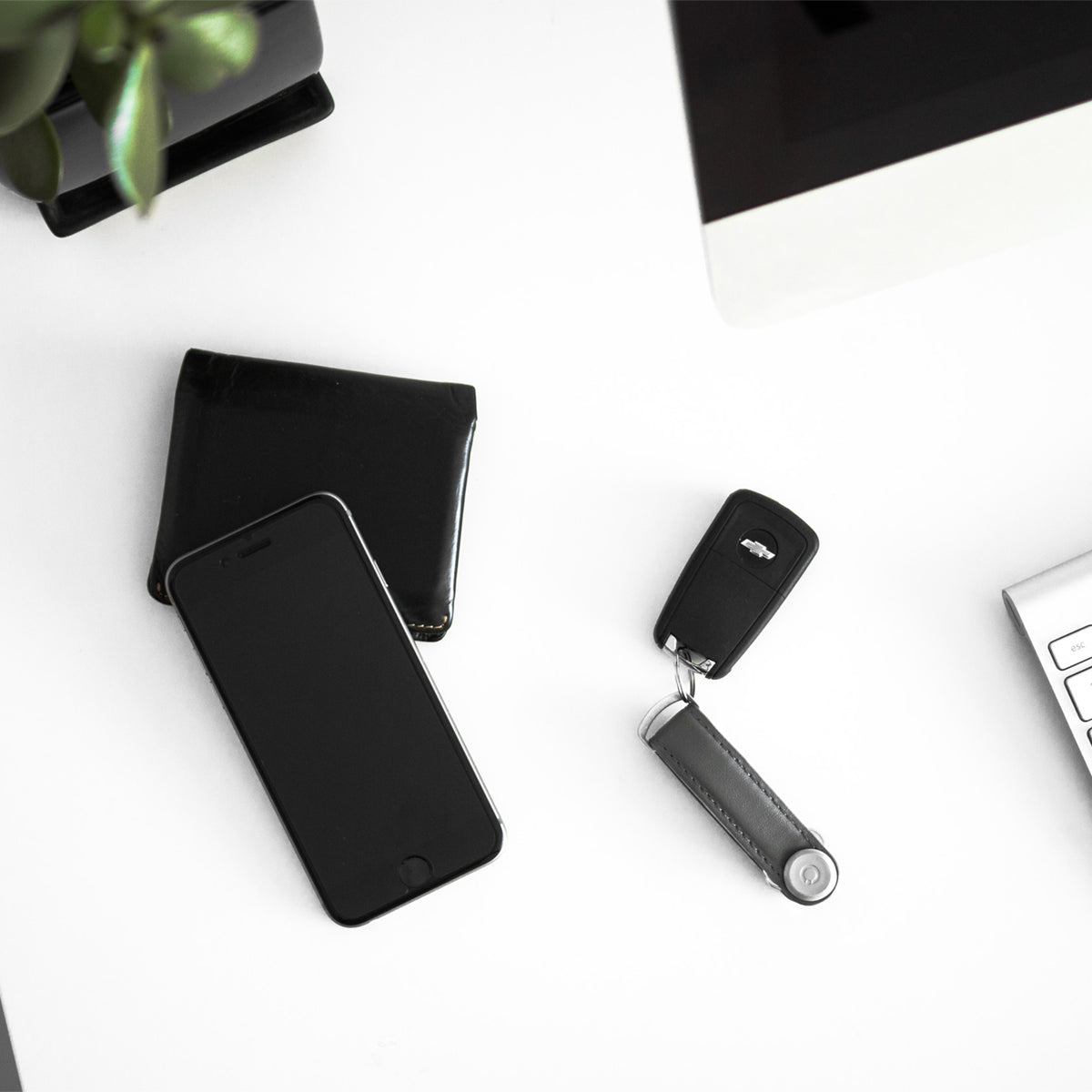 ドア前で迷わない「キーケース」オール本革｜Orbitkey