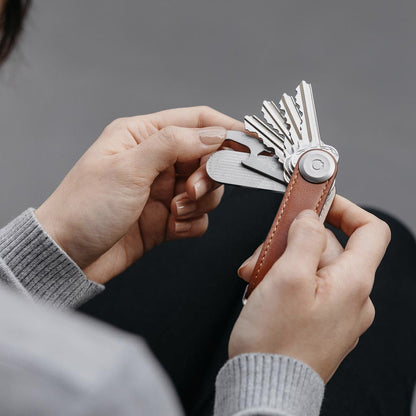 ドア前で迷わない「キーケース」オール本革｜Orbitkey