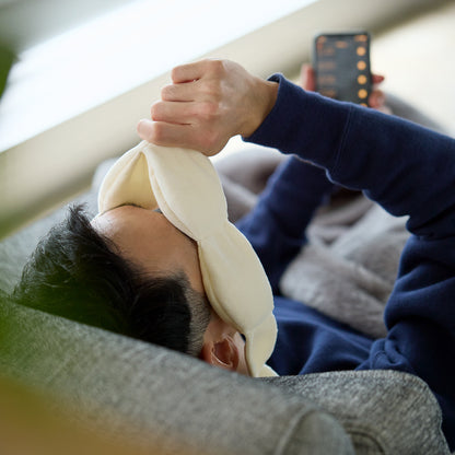 穏やかな“重み”で夢の世界へ誘う「スリープマスク」｜nodpod