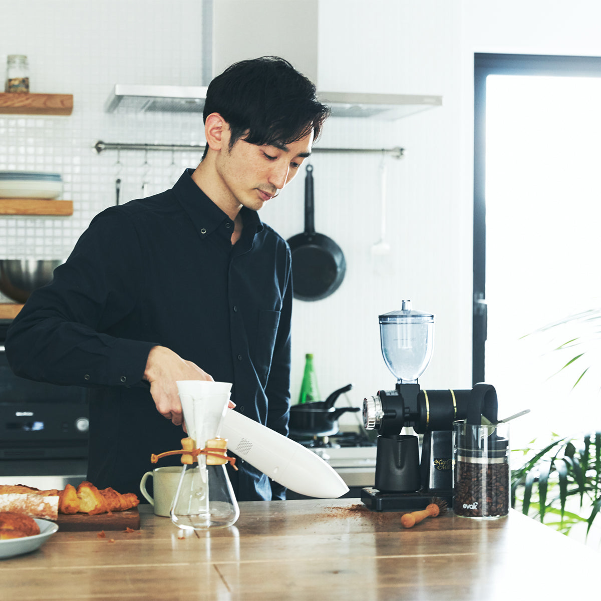 “ミニマム掃除機”、ワンアクションで隅々まで！