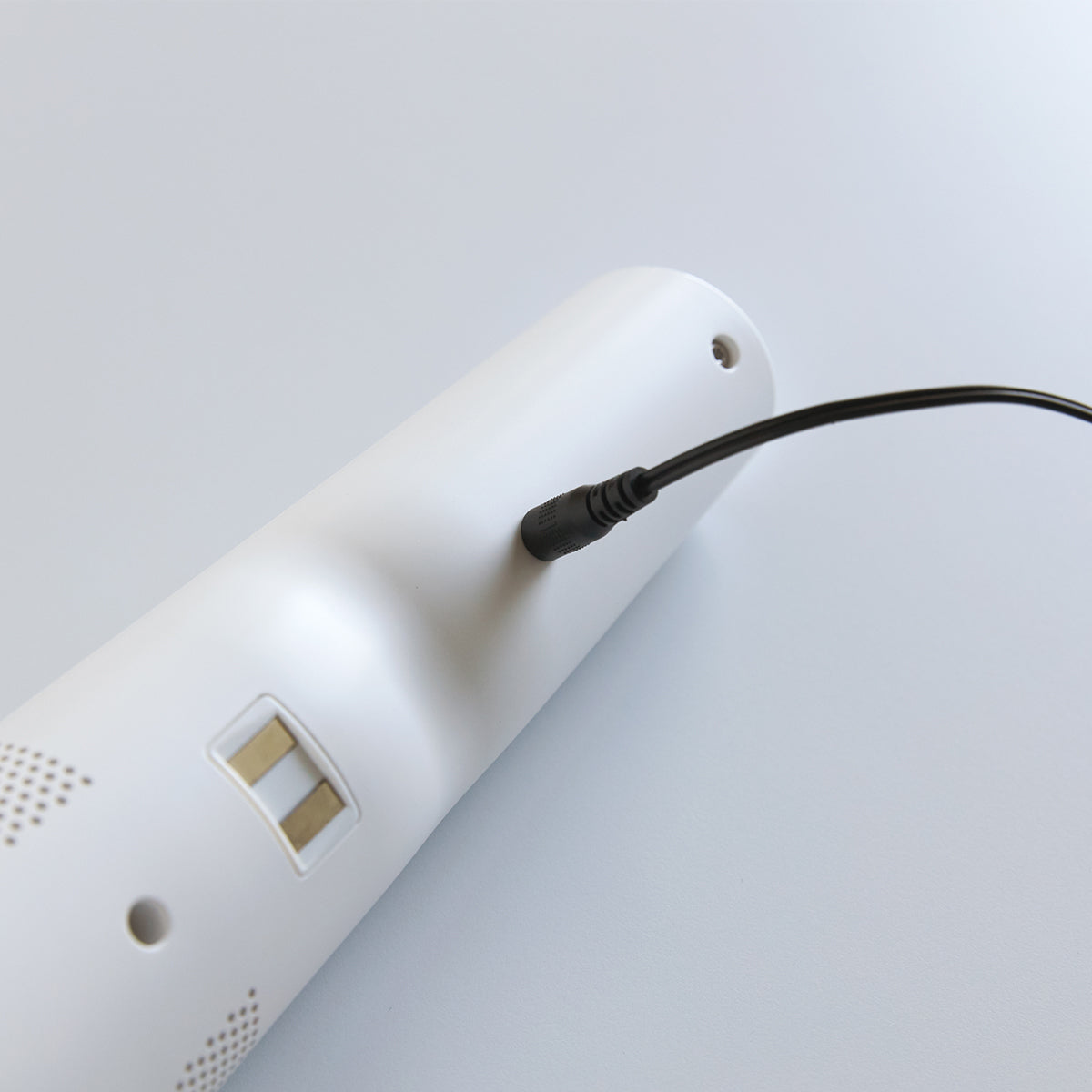 “ミニマム掃除機”、ワンアクションで隅々まで！