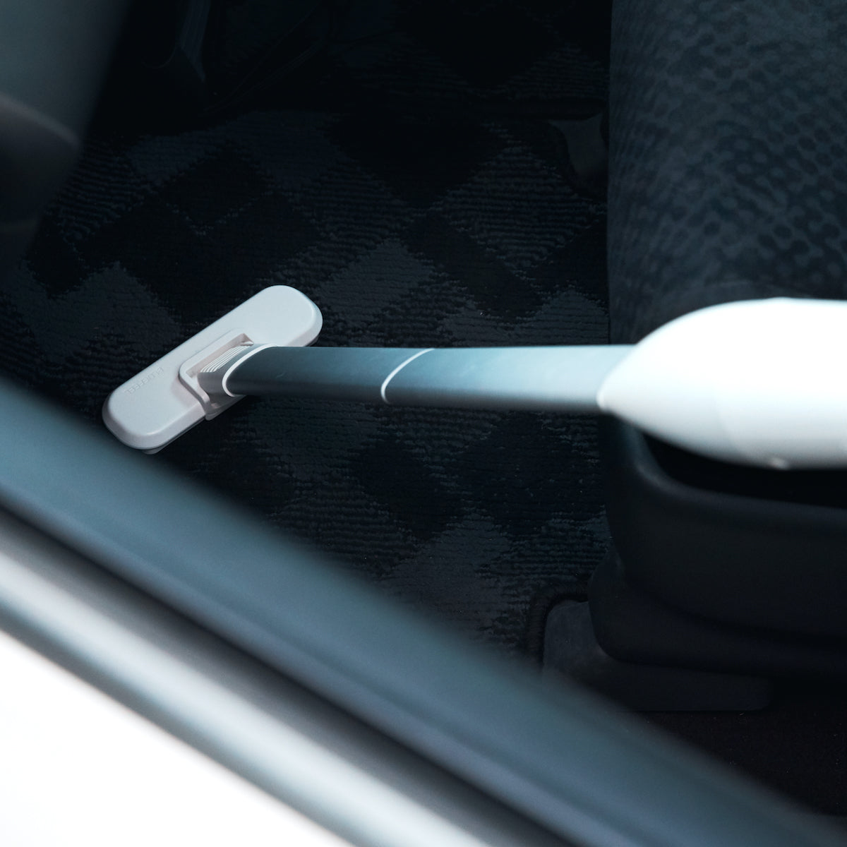 “ミニマム掃除機”、ワンアクションで隅々まで！