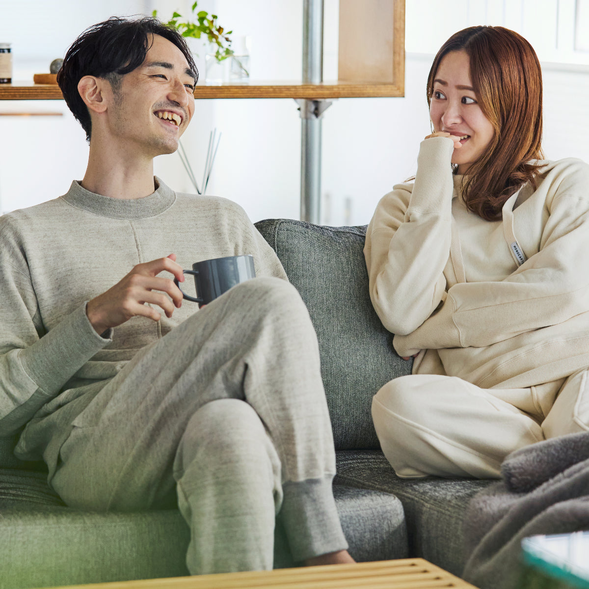 「やわらかアタマ」は、在宅ウェアから