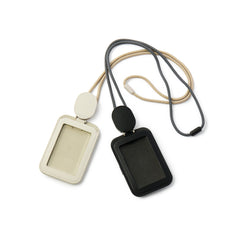 独自のワイヤーリールの「本革 IDカードホルダー」｜Orbitkey