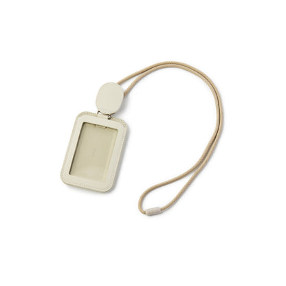 独自のワイヤーリールの「本革 IDカードホルダー」｜Orbitkey