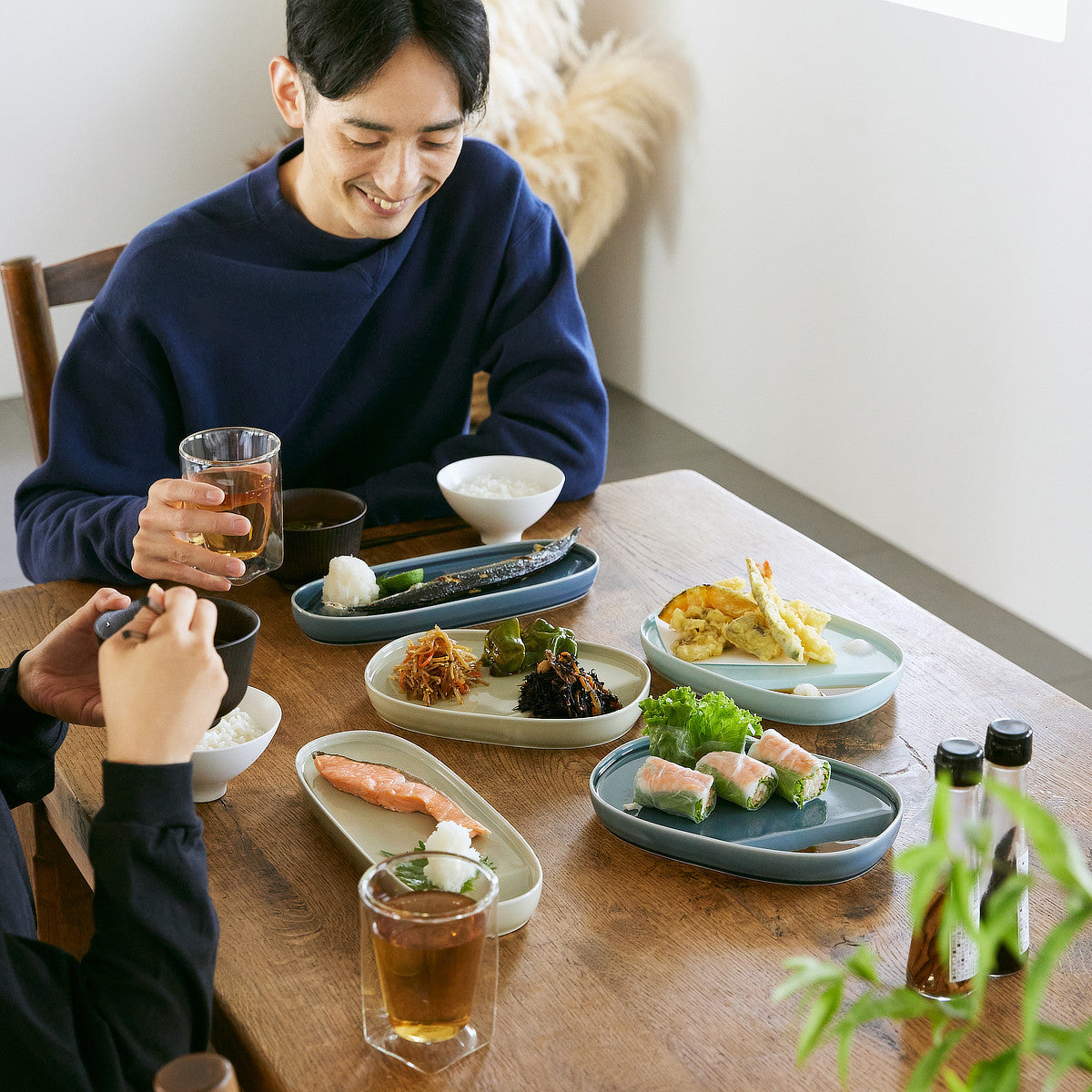 硯のかたちでタレを添える波佐見焼プレート / KIKIME suzuri