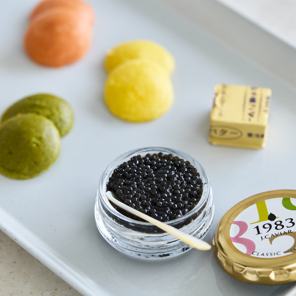 国産キャビア on 寿司、もうたまらん！