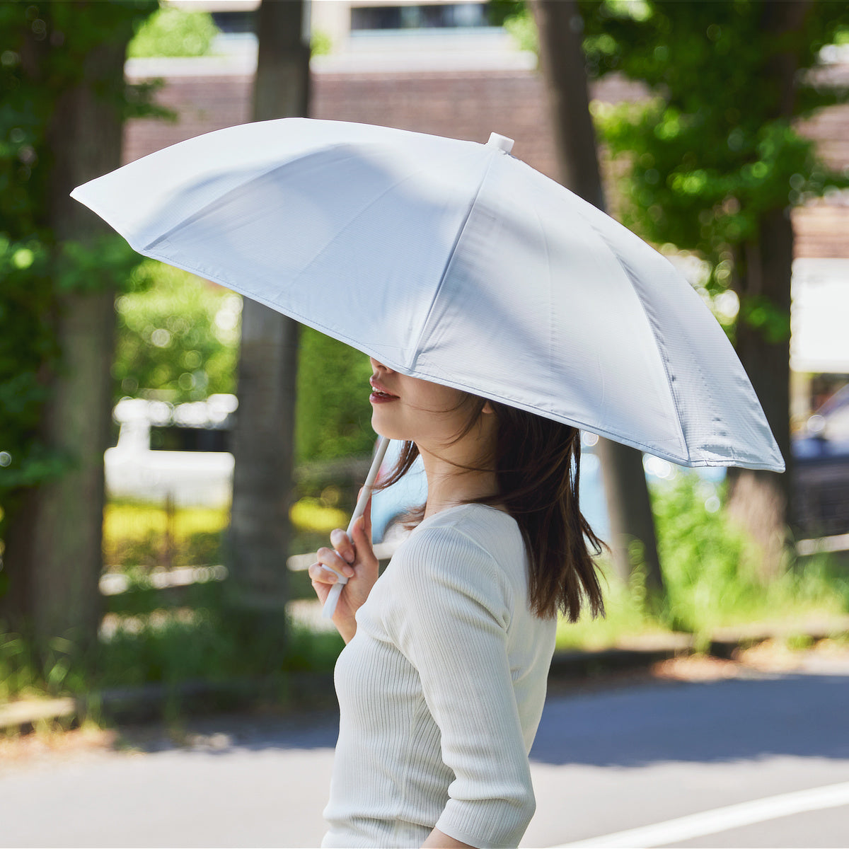 晴雨兼用／ギフト袋なし》遮光率100％、折り畳まない“短傘”｜+TIC