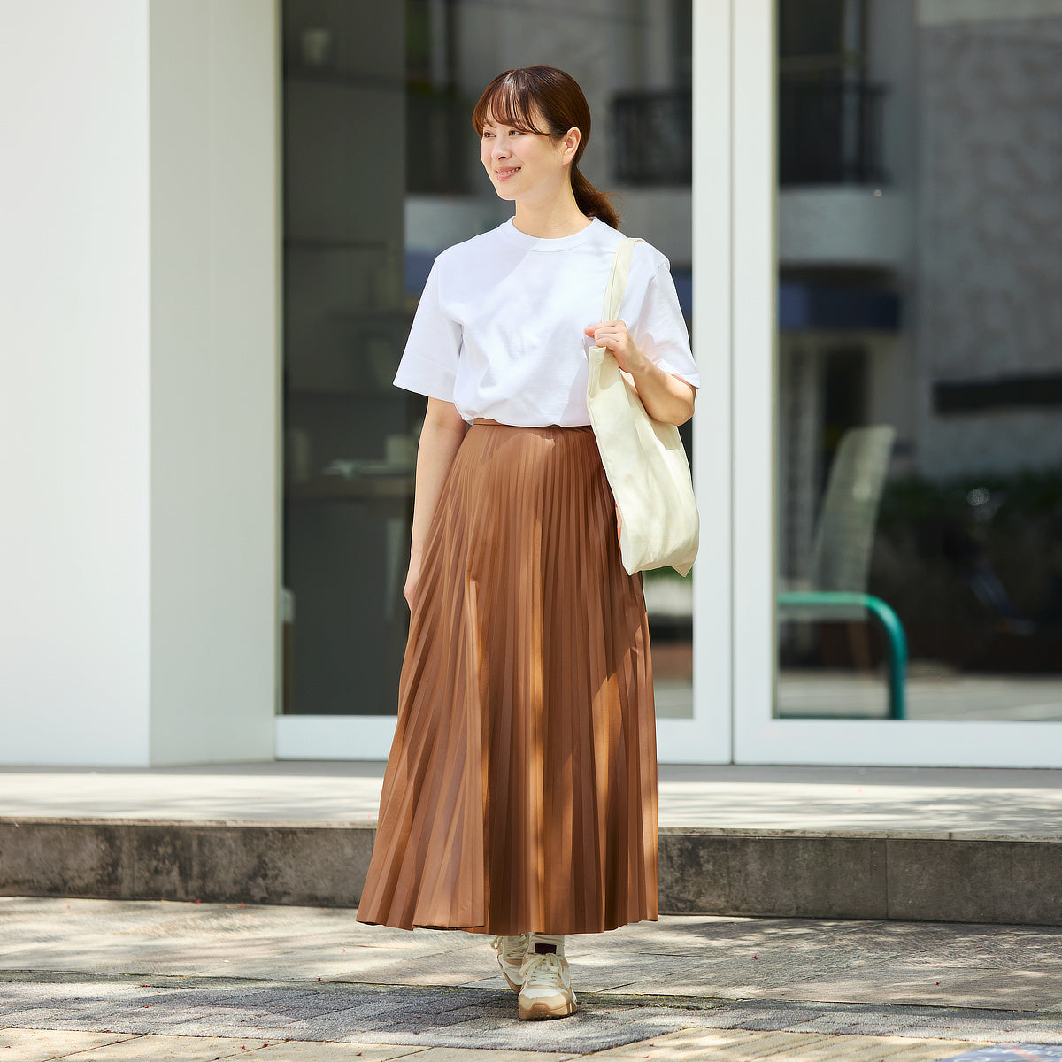透けない、ヨレにくい、一枚で決まるシルエット。大人がたどり着いた