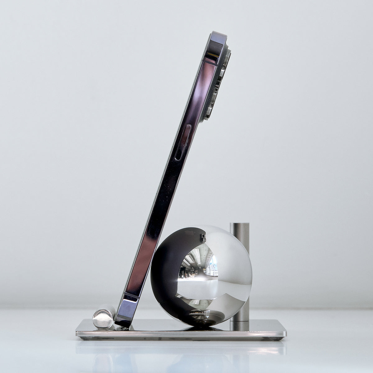 置くだけで絵になる「スマートフォンスタンド」｜TAKEDA DESIGN PROJECT