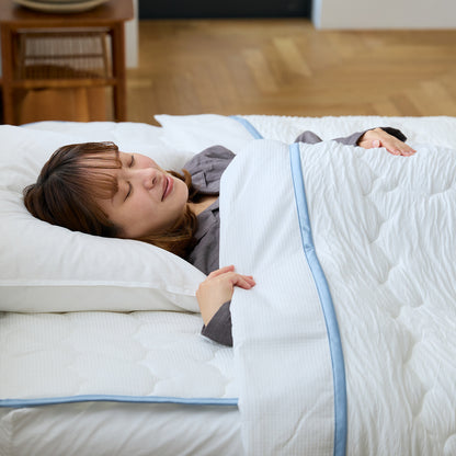 冷たっ！背中からプールに飛び込んだみたい