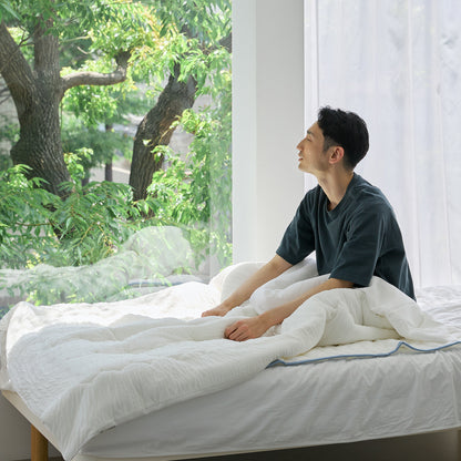 冷たっ！背中からプールに飛び込んだみたい