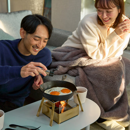 黄金の真鍮が奏でる“焚き火ロマン”