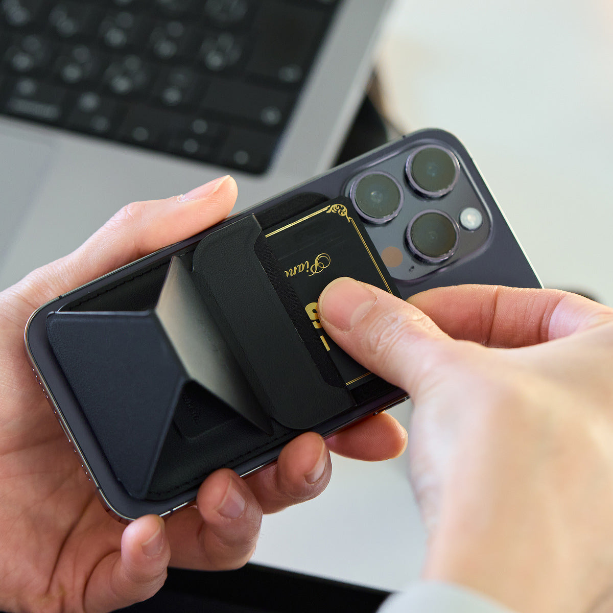 バッテリーパック＋超薄型スマホスタンドの「Snapスタンドパワーセット