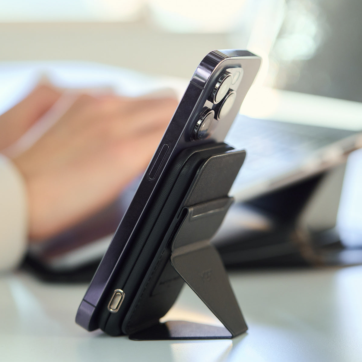 バッテリーパック＋超薄型スマホスタンドの「Snapスタンドパワーセット