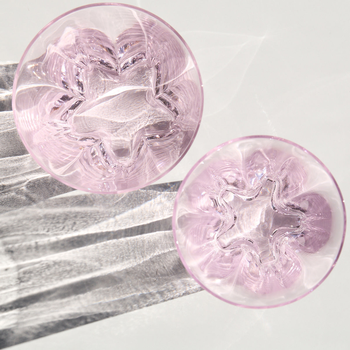 桜型の水滴が残る「タンブラー」1個 桐箱入り｜Sakurasaku
