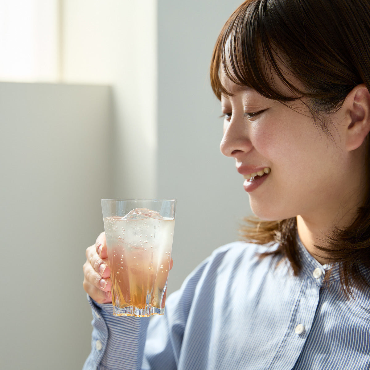 桜型の水滴が残る「タンブラー」1個 桐箱入り｜Sakurasaku