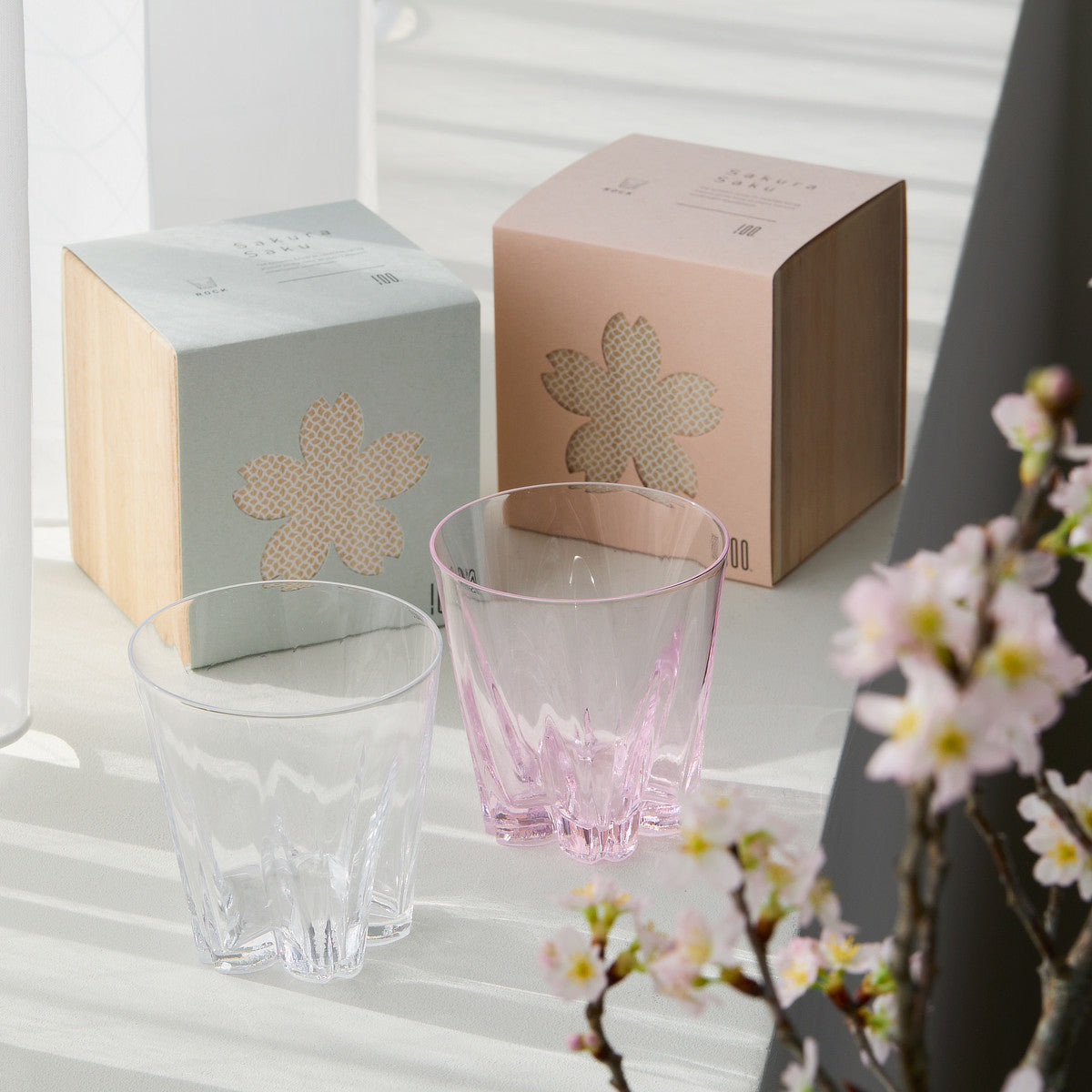 桜型の水滴が残る「ロックグラス」1個 桐箱入り｜Sakurasaku – MONOCO