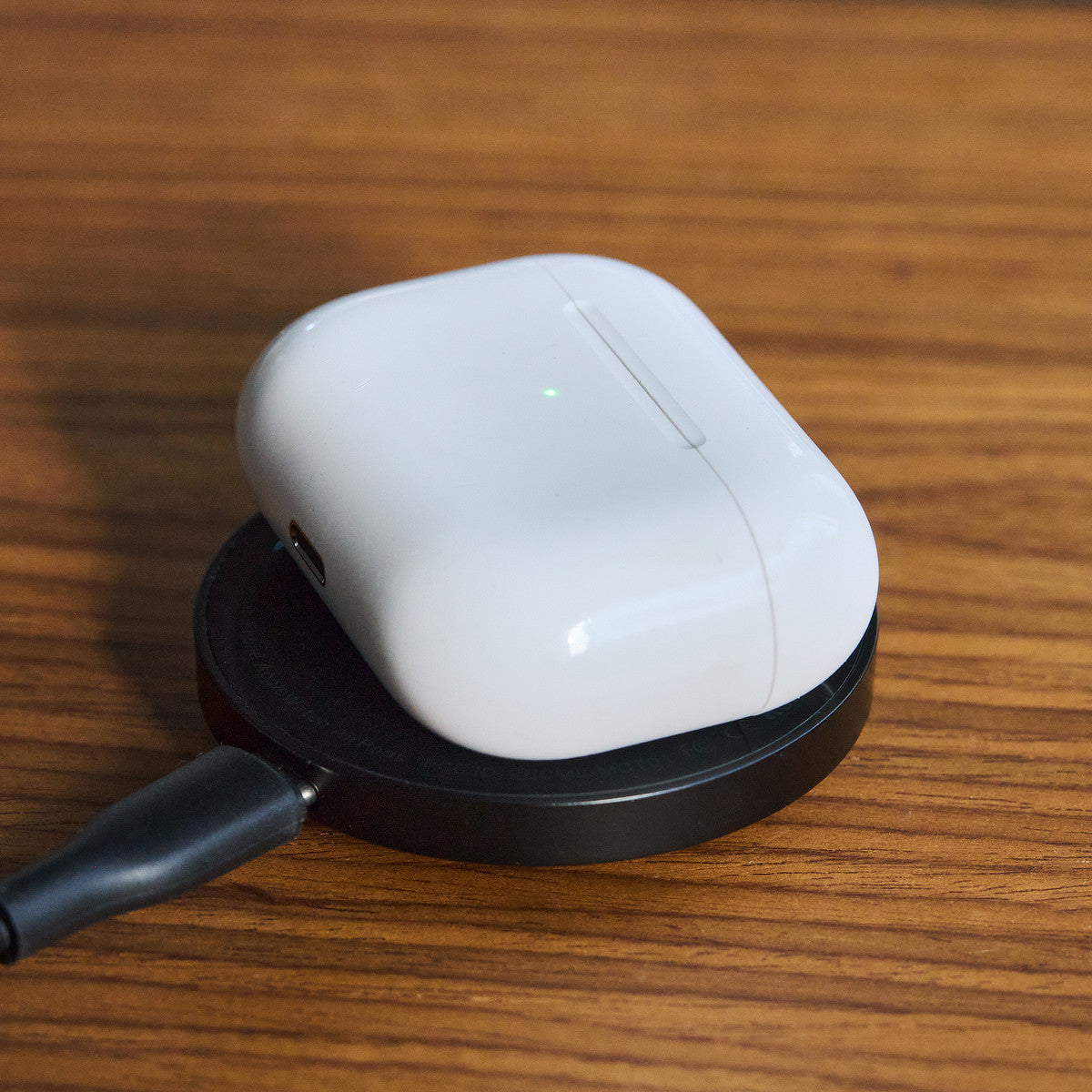 “Apple三種の神器”は、スマホリングで充電！