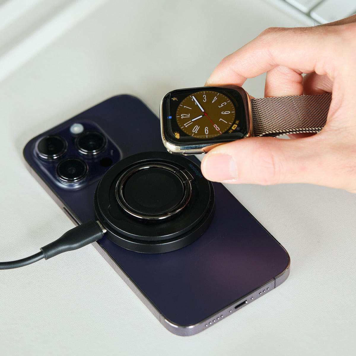 “Apple三種の神器”は、スマホリングで充電！