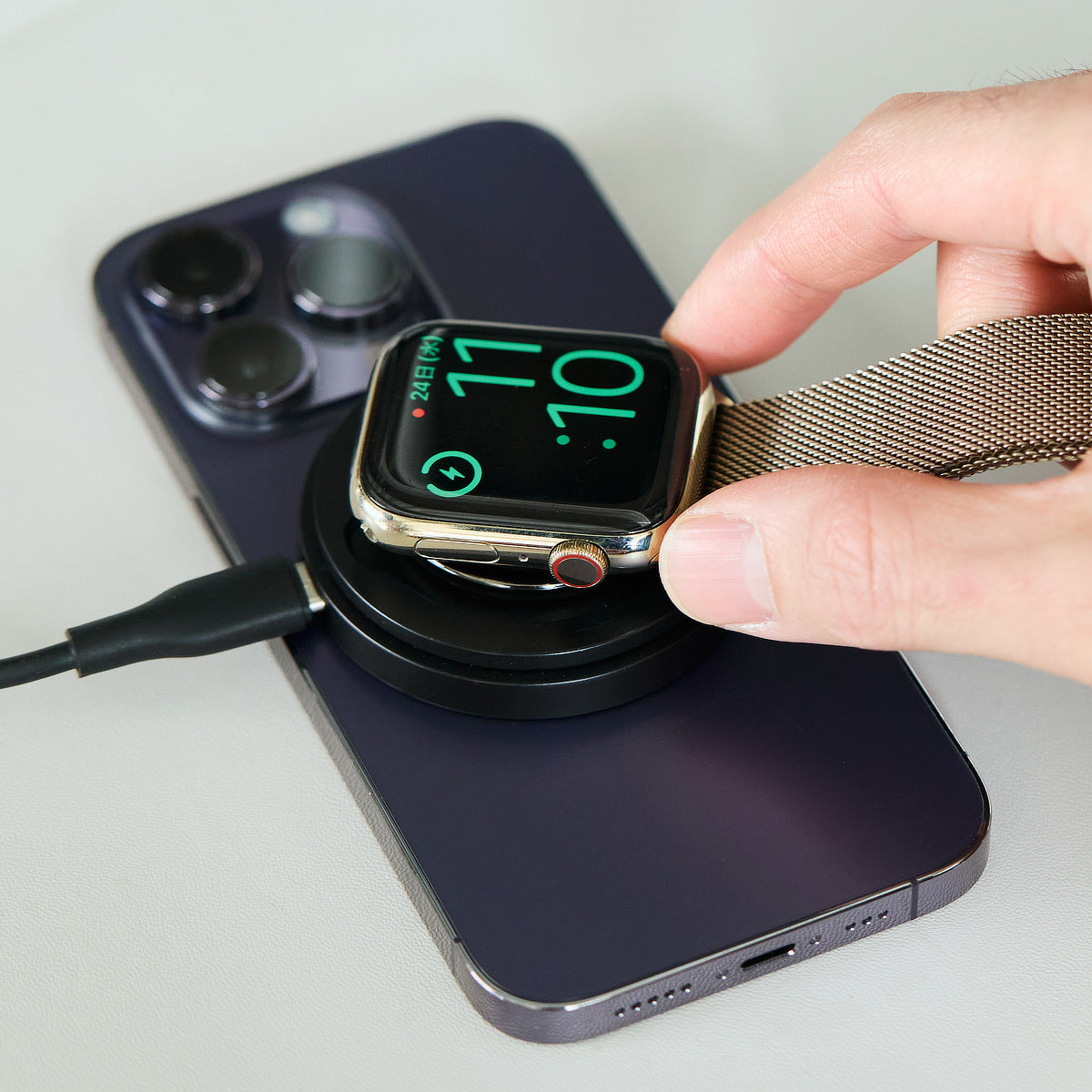 “Apple三種の神器”は、スマホリングで充電！