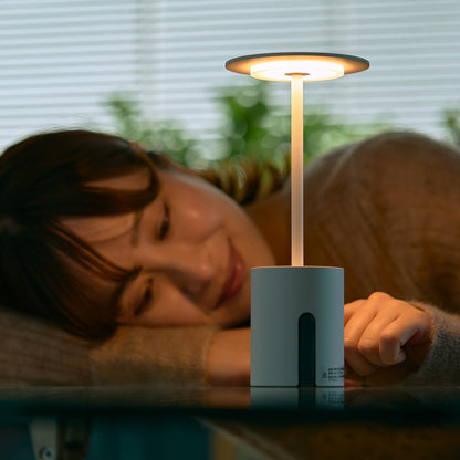 好きな場所で愉しめる、充電式・コードレスの「晩酌ライト」