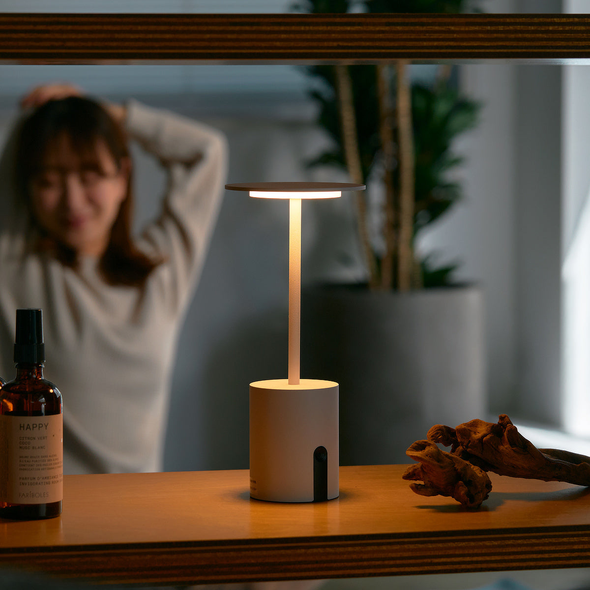 好きな場所で愉しめる、充電式・コードレスの「晩酌ライト」