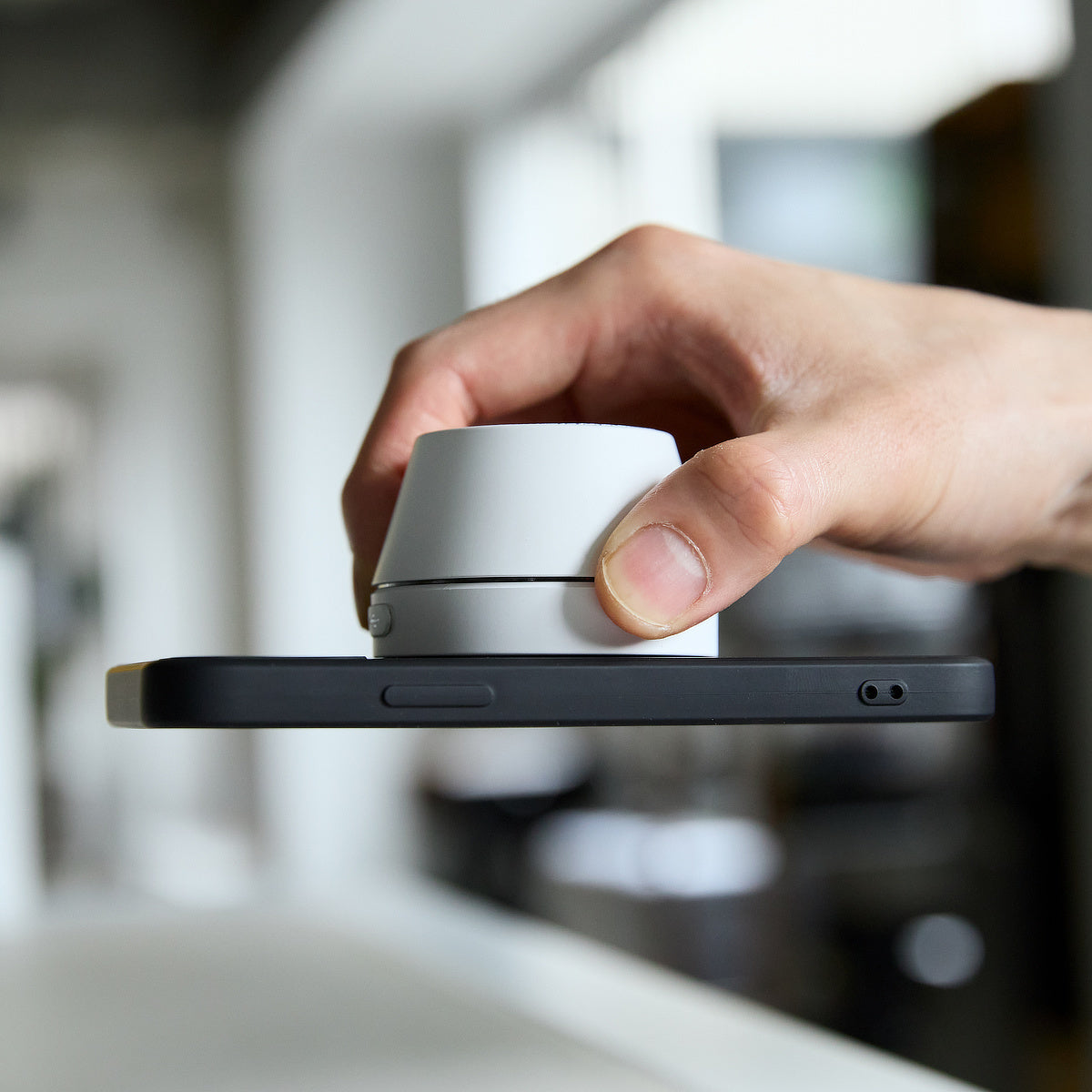 MagSafe対応、スマホスタンドになる「Bluetoothスピーカー」｜MaGdget