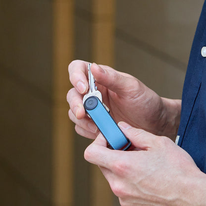 ドア前で迷わない「キーケース」ハイブリッドレザー｜Orbitkey