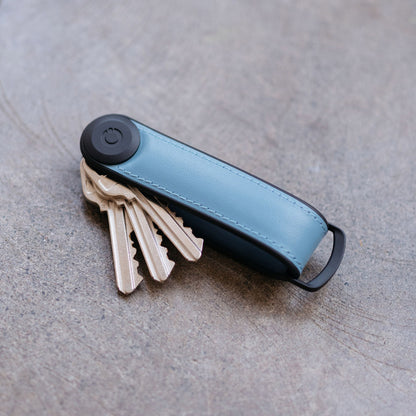 ドア前で迷わない「キーケース」ハイブリッドレザー｜Orbitkey