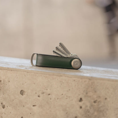 ドア前で迷わない「キーケース」ハイブリッドレザー｜Orbitkey