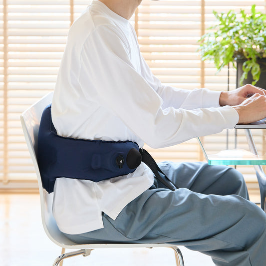 空気で腰を支える携帯用「エアクッション」｜Lumbar Helper