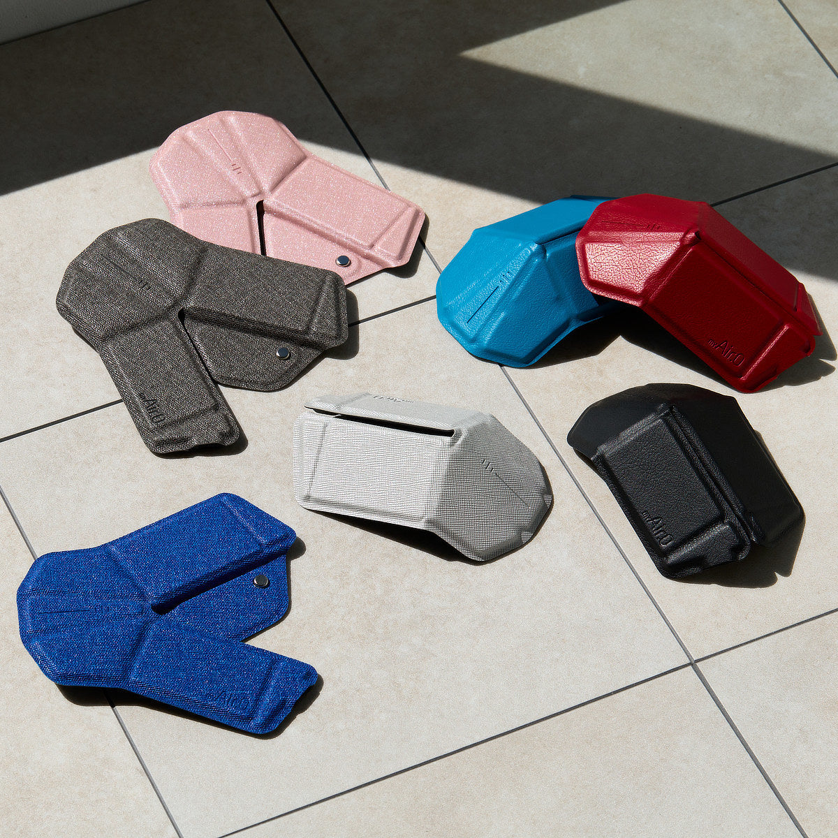 薄さ5mmに折りたためる「Bluetoothマウス」｜OriMouse