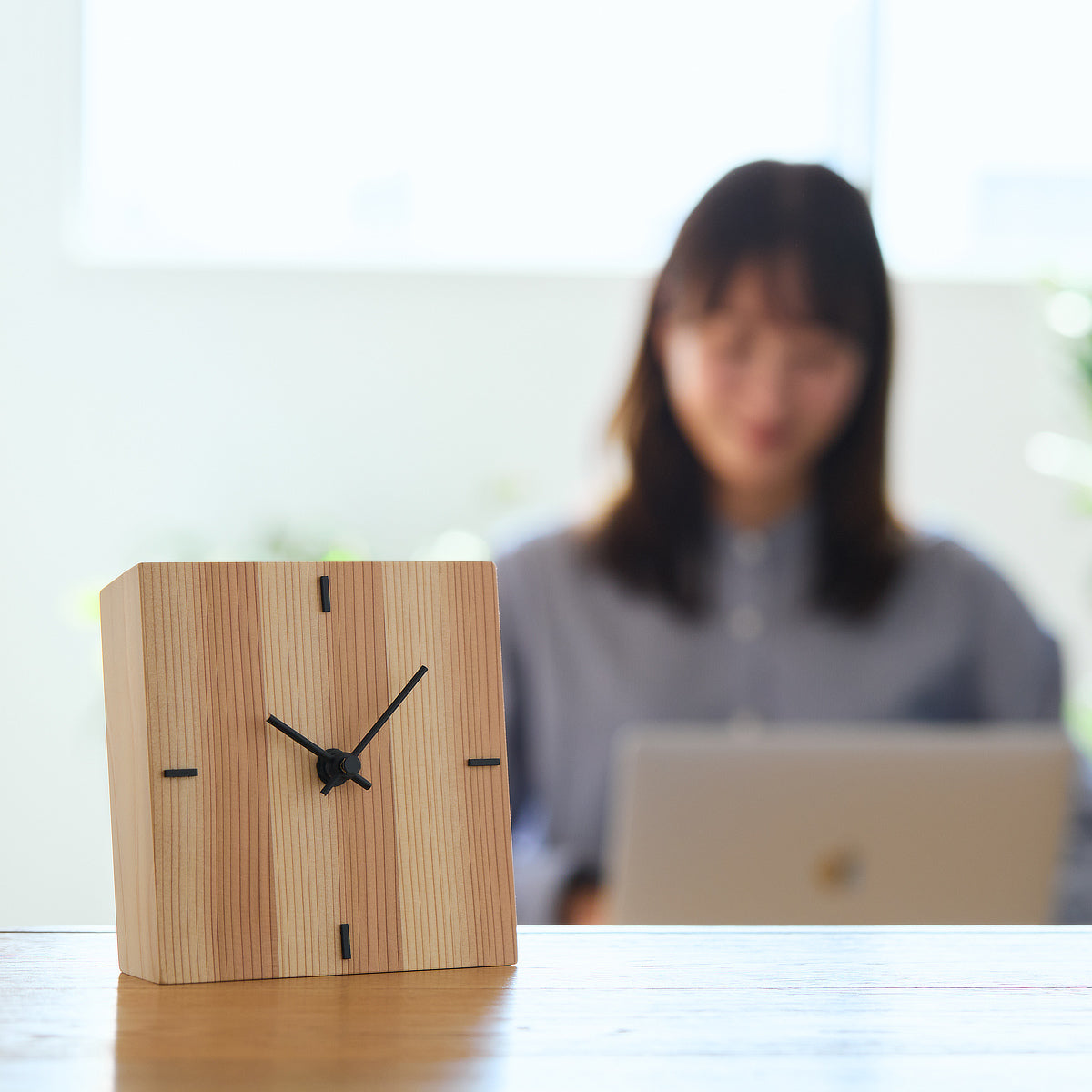 人生を讃えて“年輪時計”を贈る