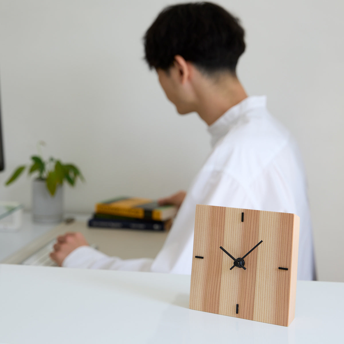 人生を讃えて“年輪時計”を贈る