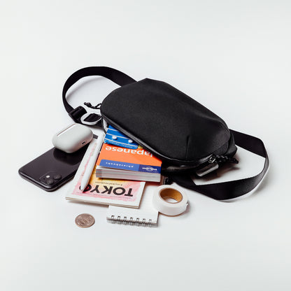 必需品に最短アクセスできる「スリングバッグ」ミニサイズ｜Orbitkey