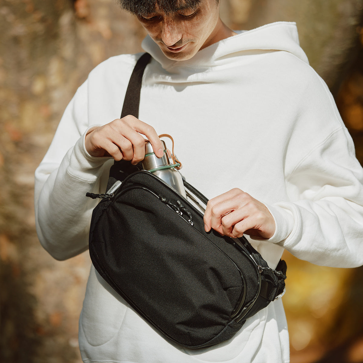 必需品に最短アクセスできる「スリングバッグ」プラスサイズ｜Orbitkey