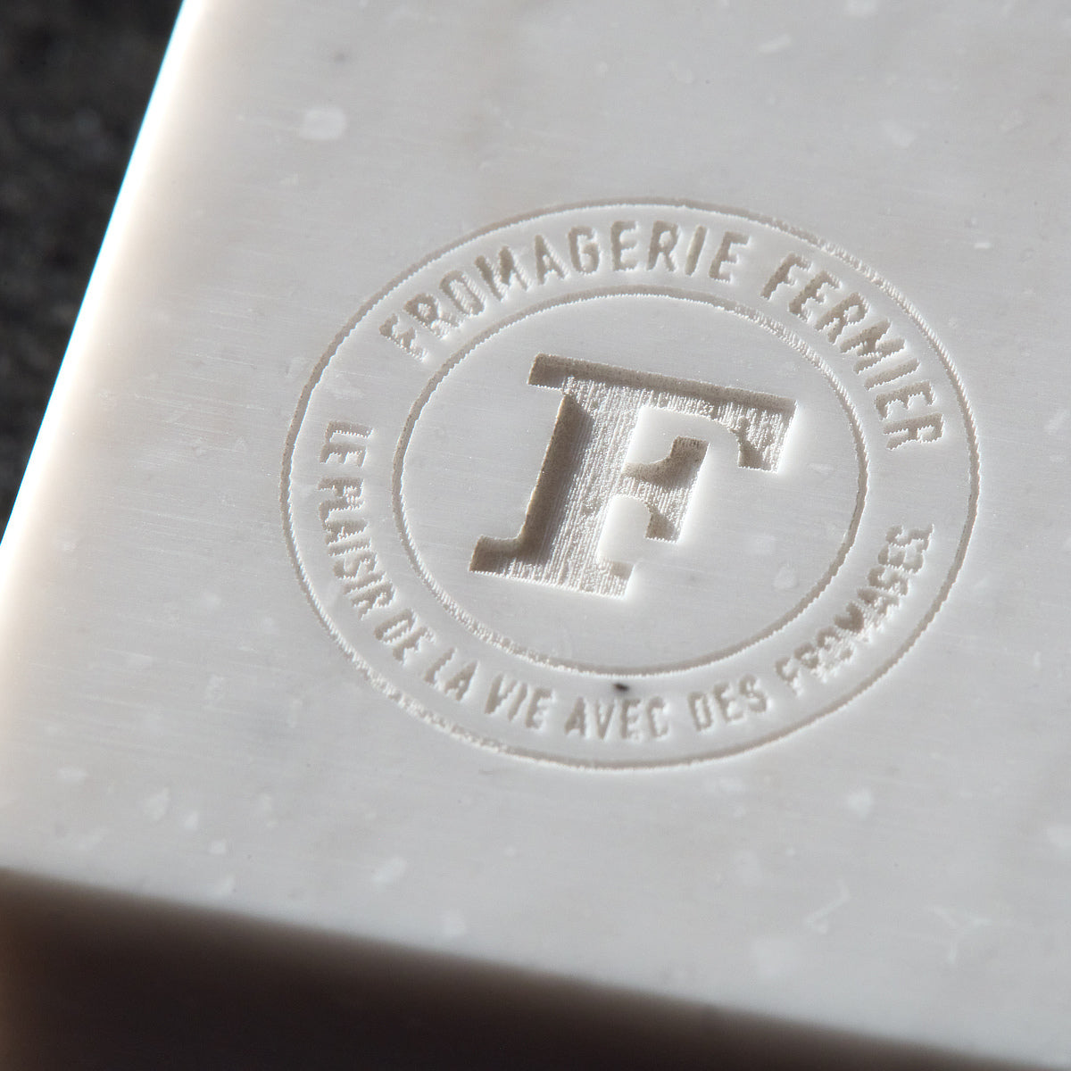 チーズ専門店がつくった「サービングボード」大理石｜Fermier