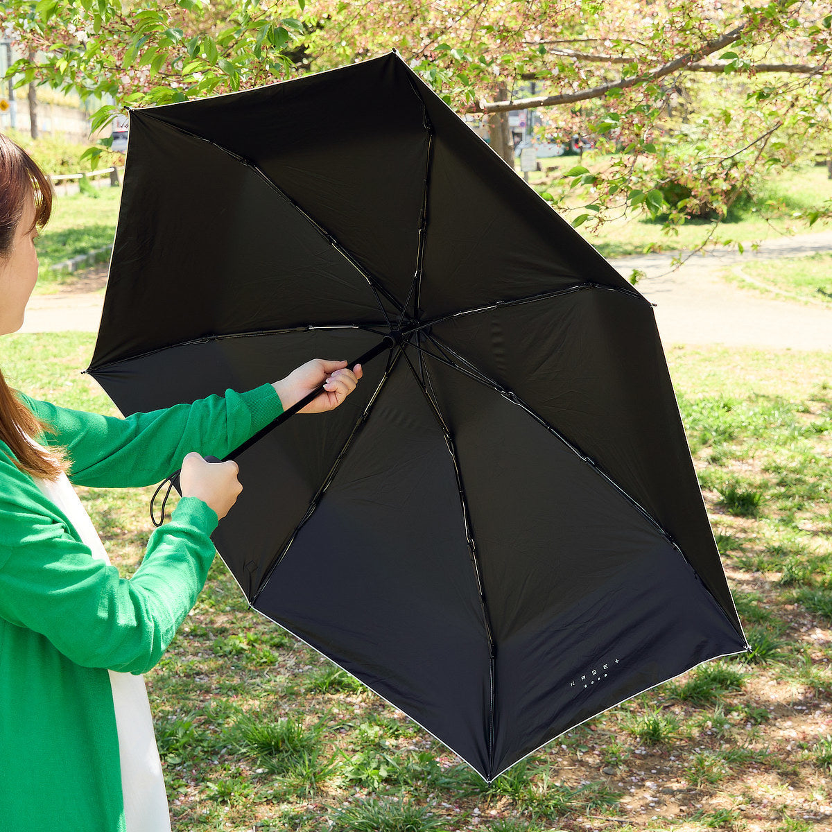 晴雨兼用 日陰を増やせる、片側＋19cmの「折りたたみ傘」｜KAGE+