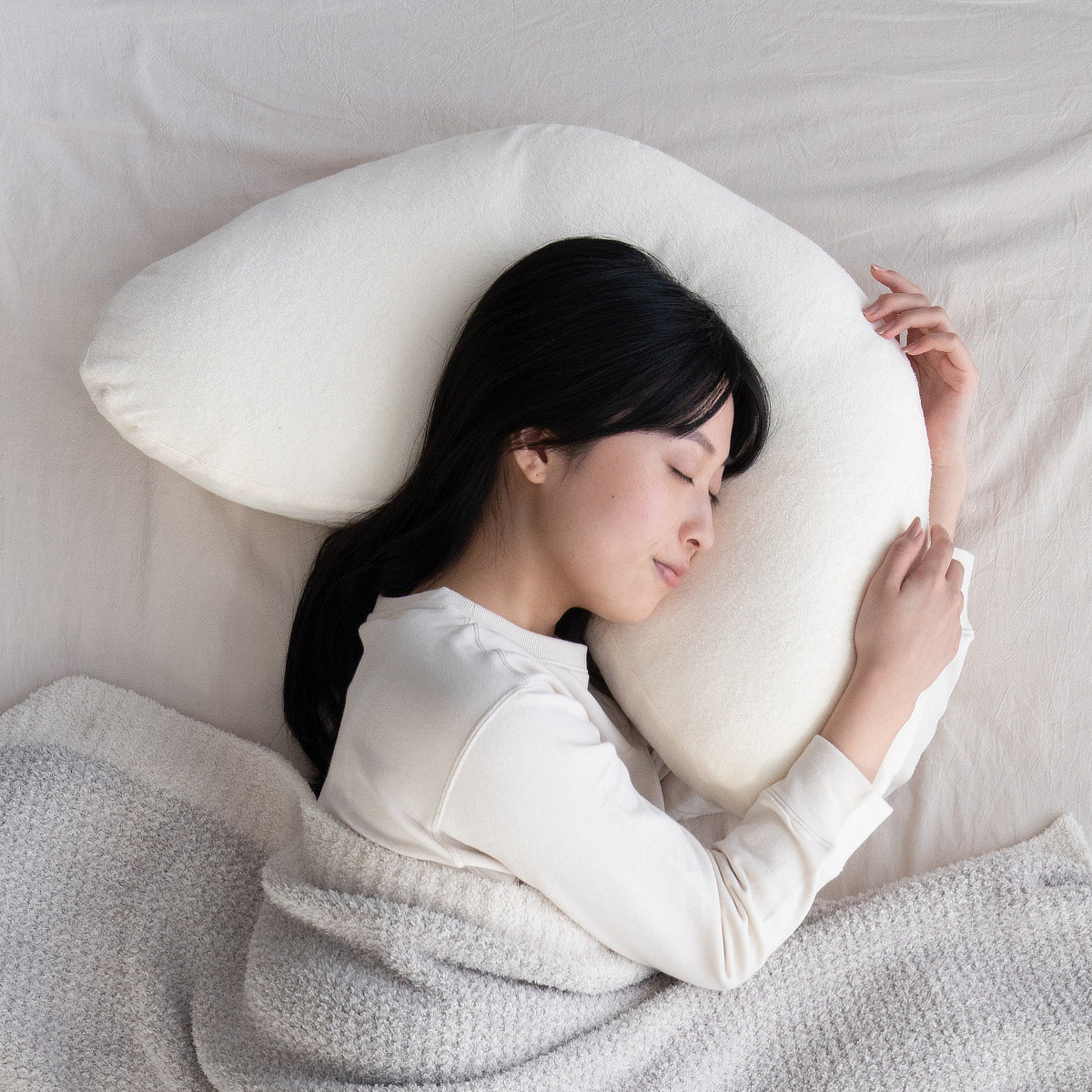 横向き寝の「腕・肩」に、かつてない自由を