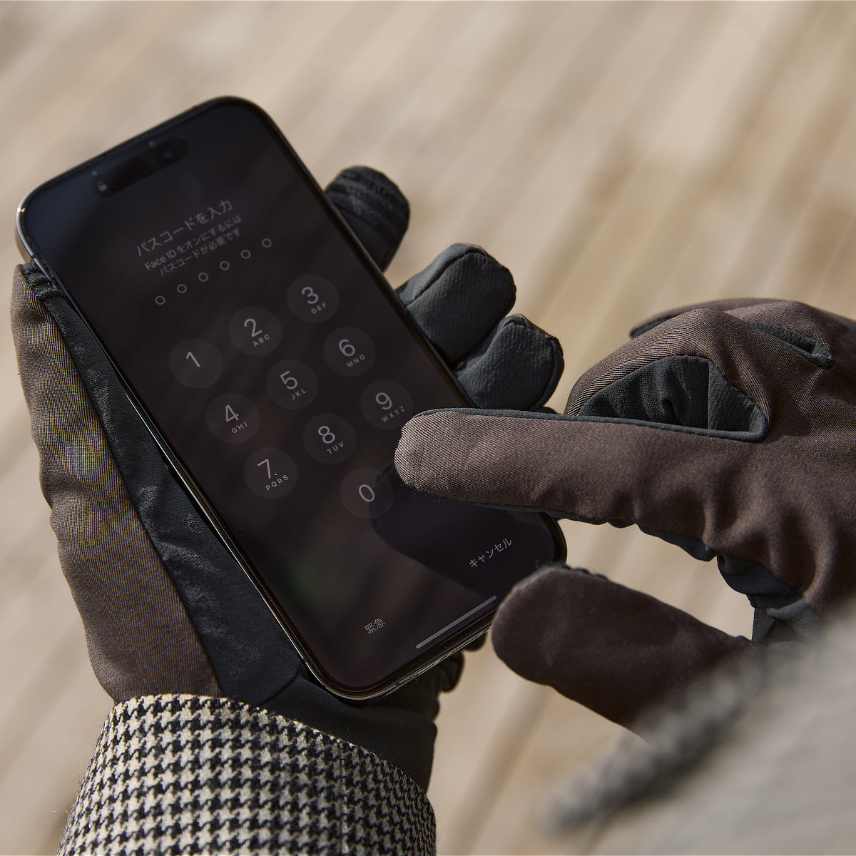 スマホ対応 冷気をブロックする機能派グローブ「classic tech」｜tet.