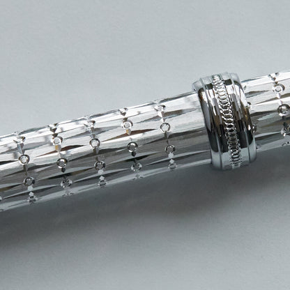 祝福のダイヤモンドカットを、人生の節目に