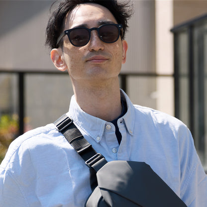 UV99.9％カット、屋外と室内で濃さが変わる「偏光調光グラス」