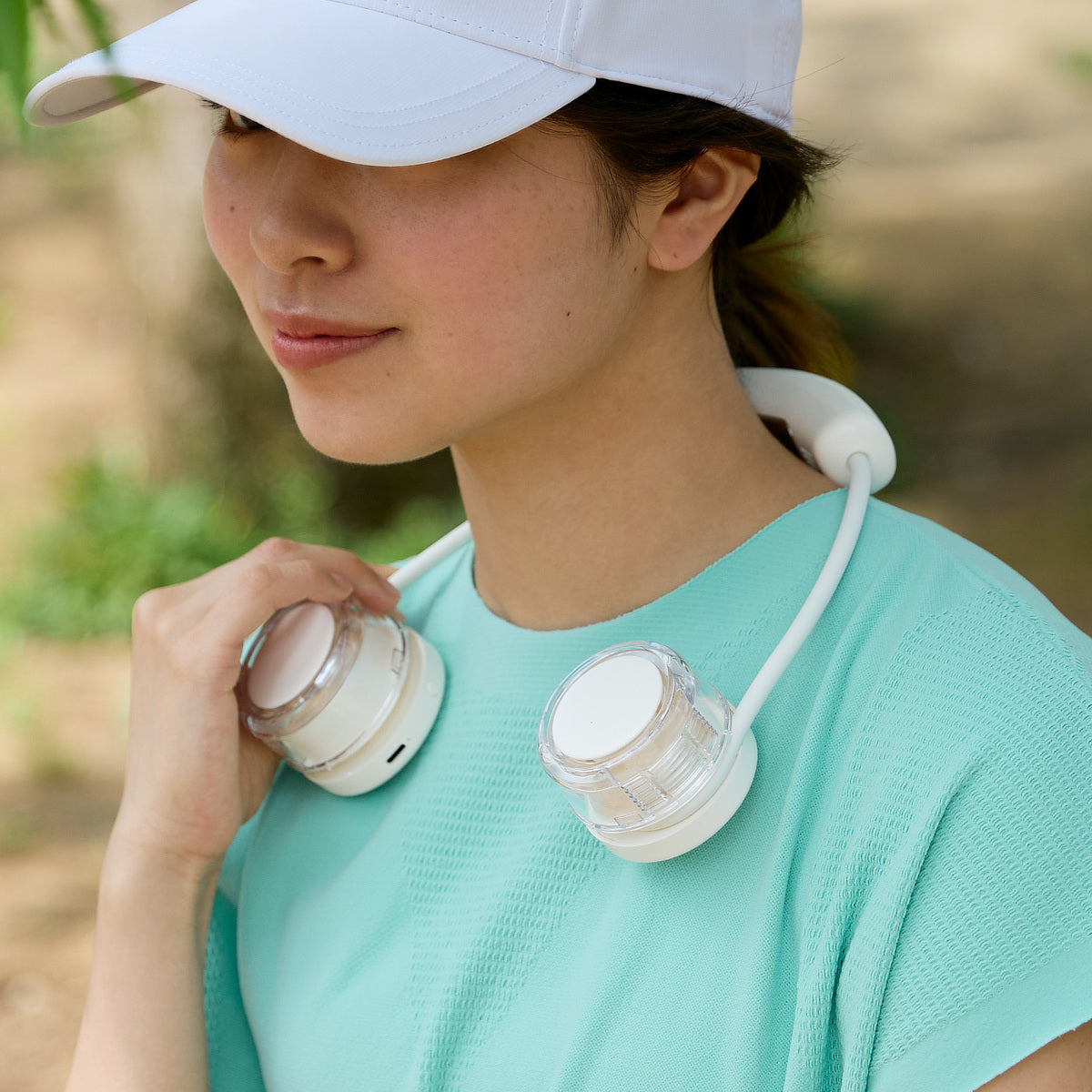 冷却プレートとWファンで首元を冷やす「Neck Band Fan COOLING」