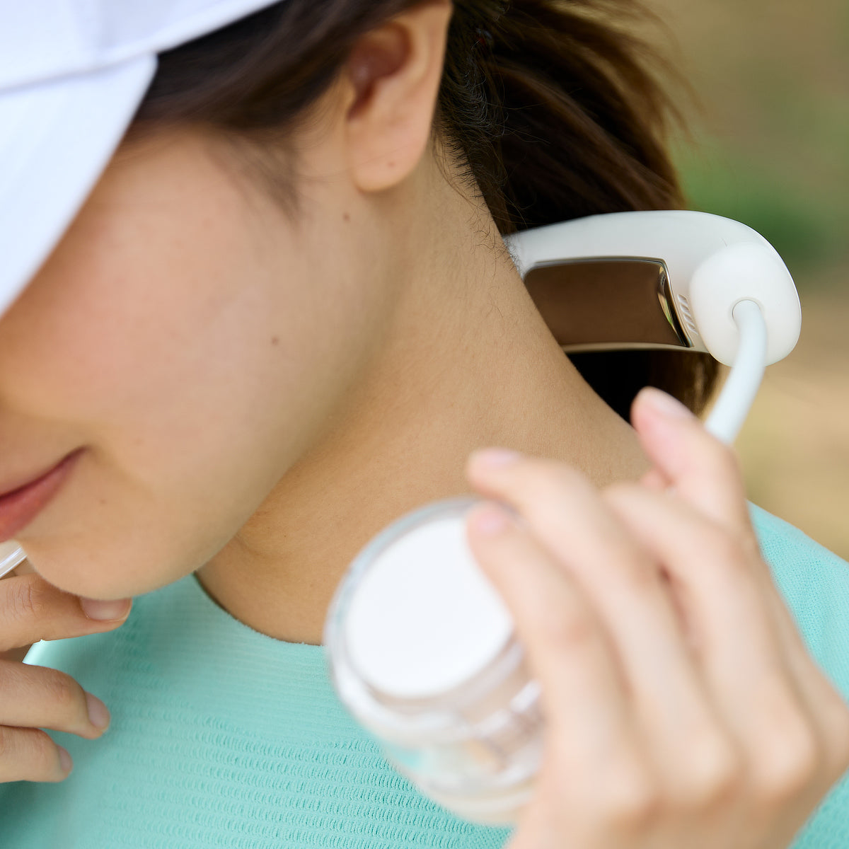 冷却プレートとWファンで首元を冷やす「Neck Band Fan COOLING」