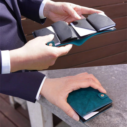 中身を入れても薄いまま、本革コンパクト二つ折り財布｜LEAFLIC
